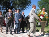 Возложение цветов к памятнику российским немцам, жертвам репрессий.